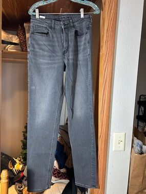 American Eagle Outfitters Women's Straight Leg Jeans in Charcoal